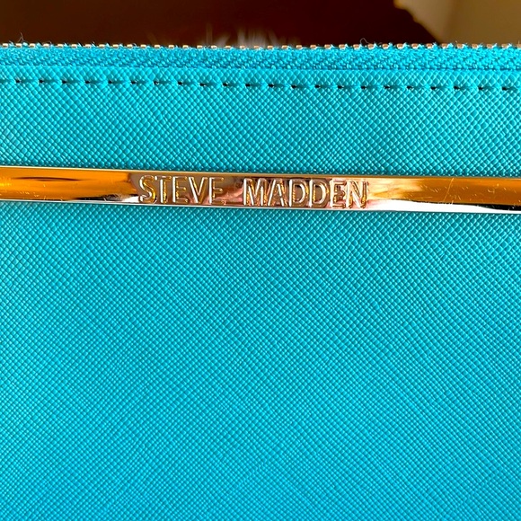 Steve Madden zip around wallet wristlet, teal green with gold hardware. CLEAN!! - Picture 2 of 8